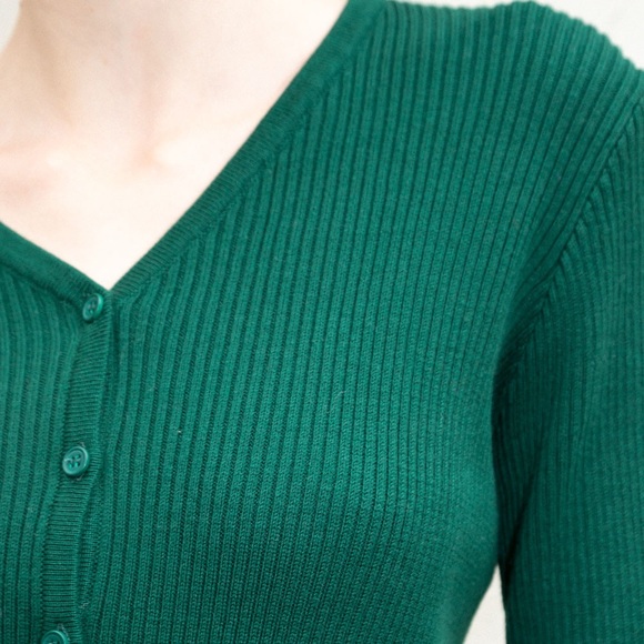 NWT GREEN SHANNON SWEATER - Picture 2 of 3